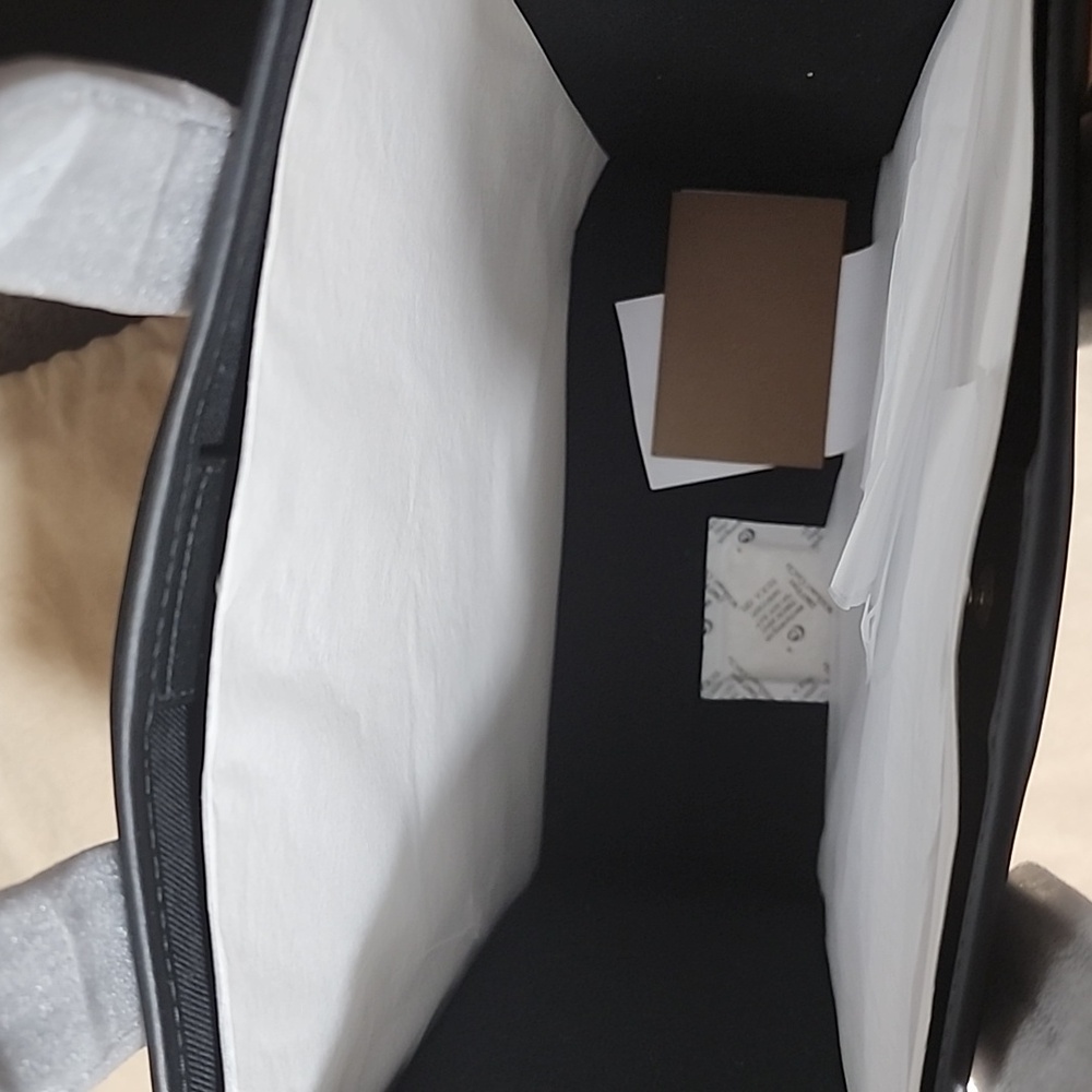Authentic Nwt Burberry Checkered Tote Woth Strap And Dust Bag - Picture 2 of 4